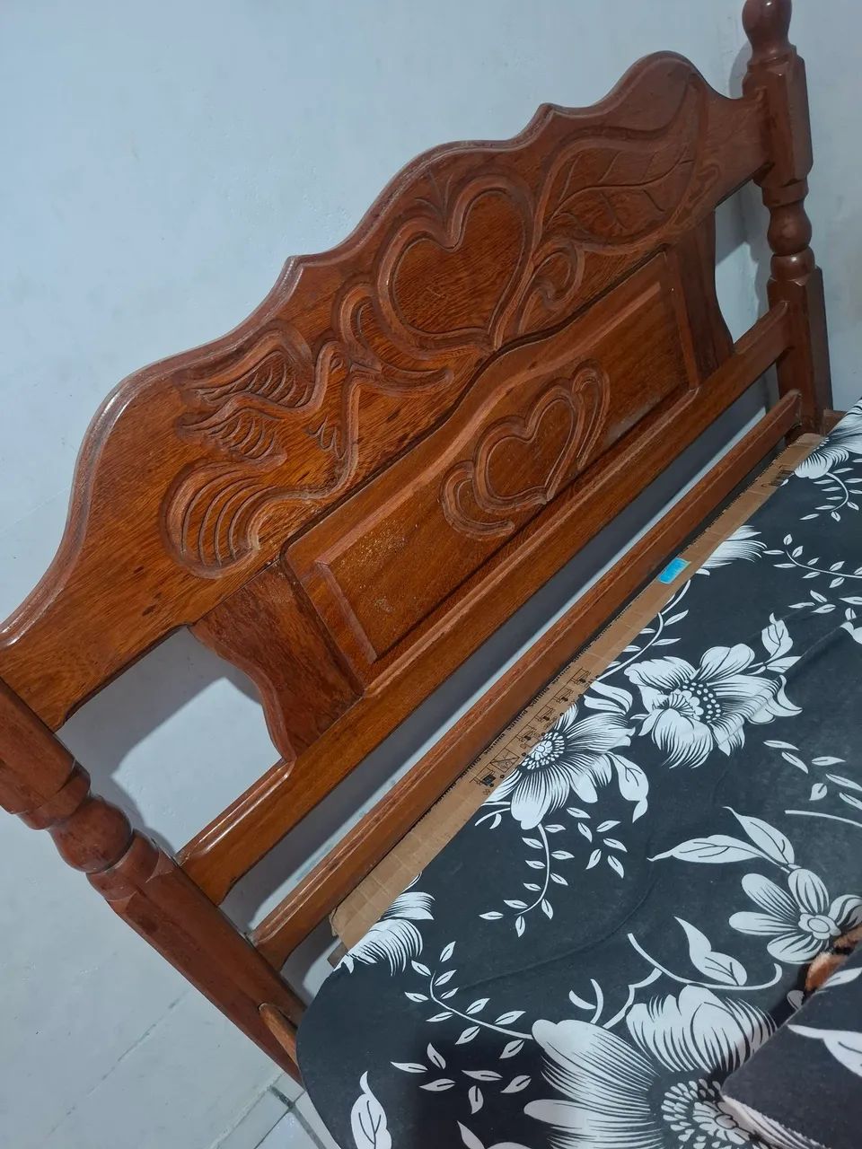 Cama casal de madeira angelim