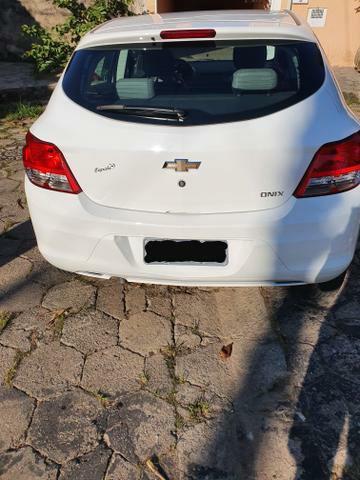 Gm - chevrolet onix hatch ls 1.0 8v flexpower 5p mec - Foto 2
