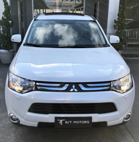 Mitsubishi Outlander 3.0 GT - TOP c/ Teto - 7 Lugares - Muito Novo = 0KM! - Foto 8