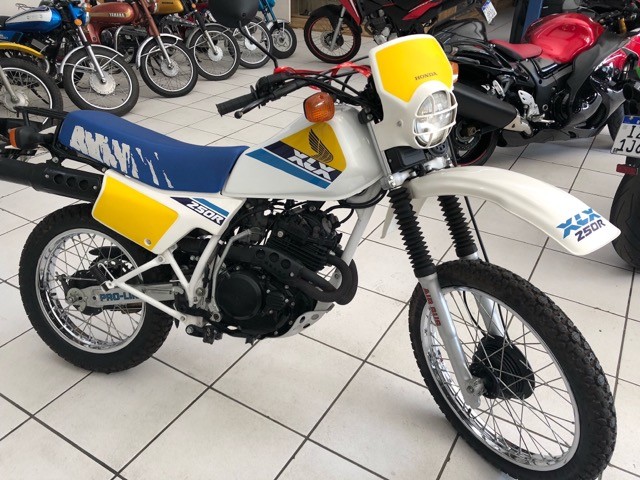 MOTO HONDA XLX 250 R