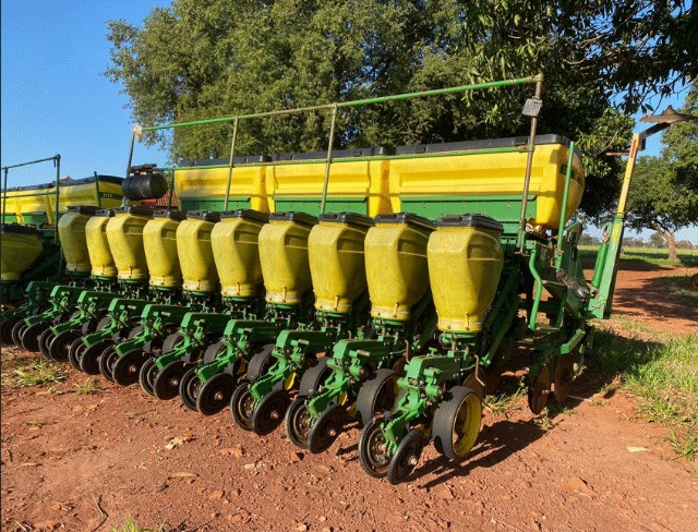 Excelente Plantadeira John Deere 1111 - 10 linhas - Foto 3