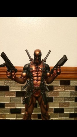 Deadpool Bowen Designs Versão Faux Bronze  - Foto 3