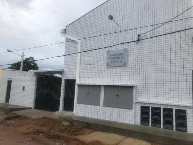 Alugo Kitnet no Planalto 1/4 R$400,00 reais C/ garagem cobertanão paga água 