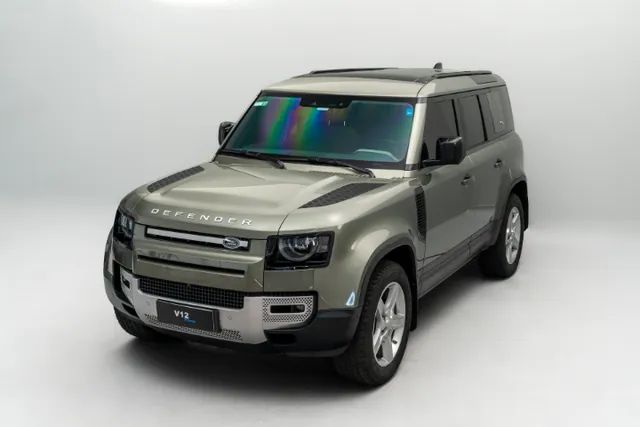 Land Rover Defender 110P SE