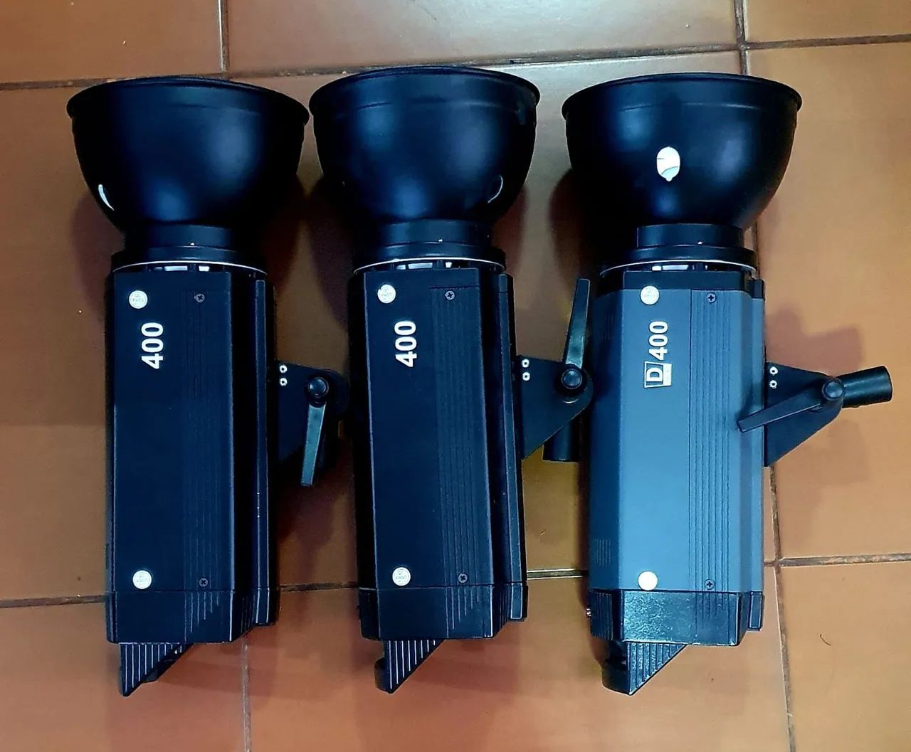 3 Flashs D-400 para Fotos e Filmagens