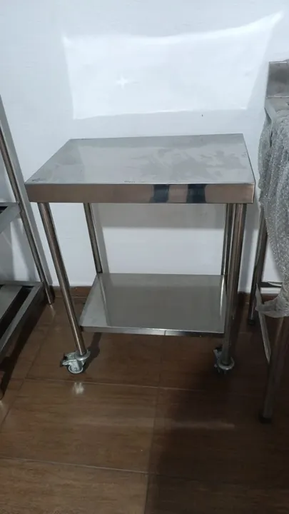 Mesa em inox com rodinhas- 60 x 40 x 80