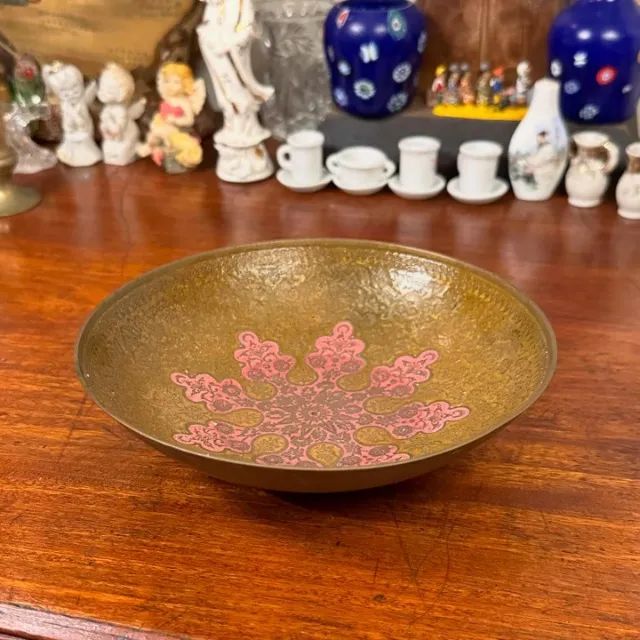 Pequena tigela asiática em metal. - Foto 3