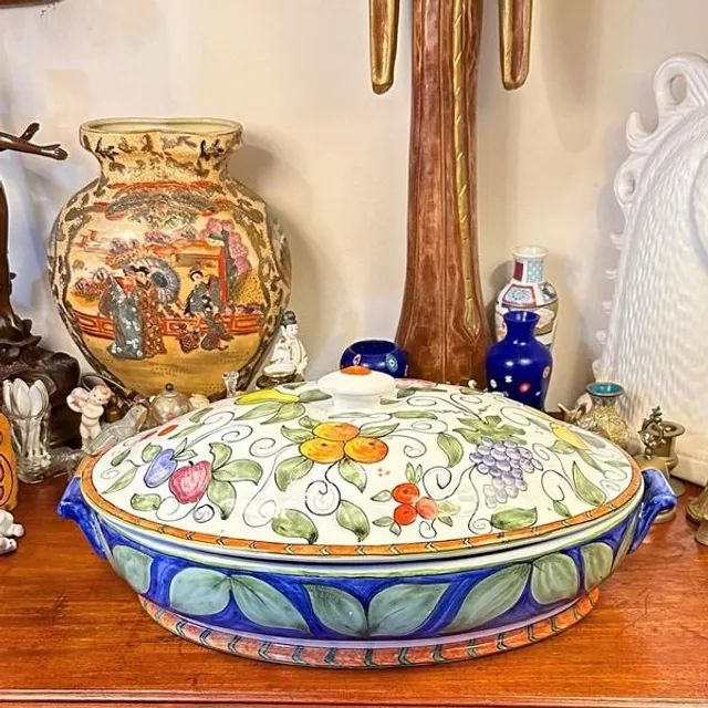 Magnífica sopeira em cerâmica Lis Cerâmica.