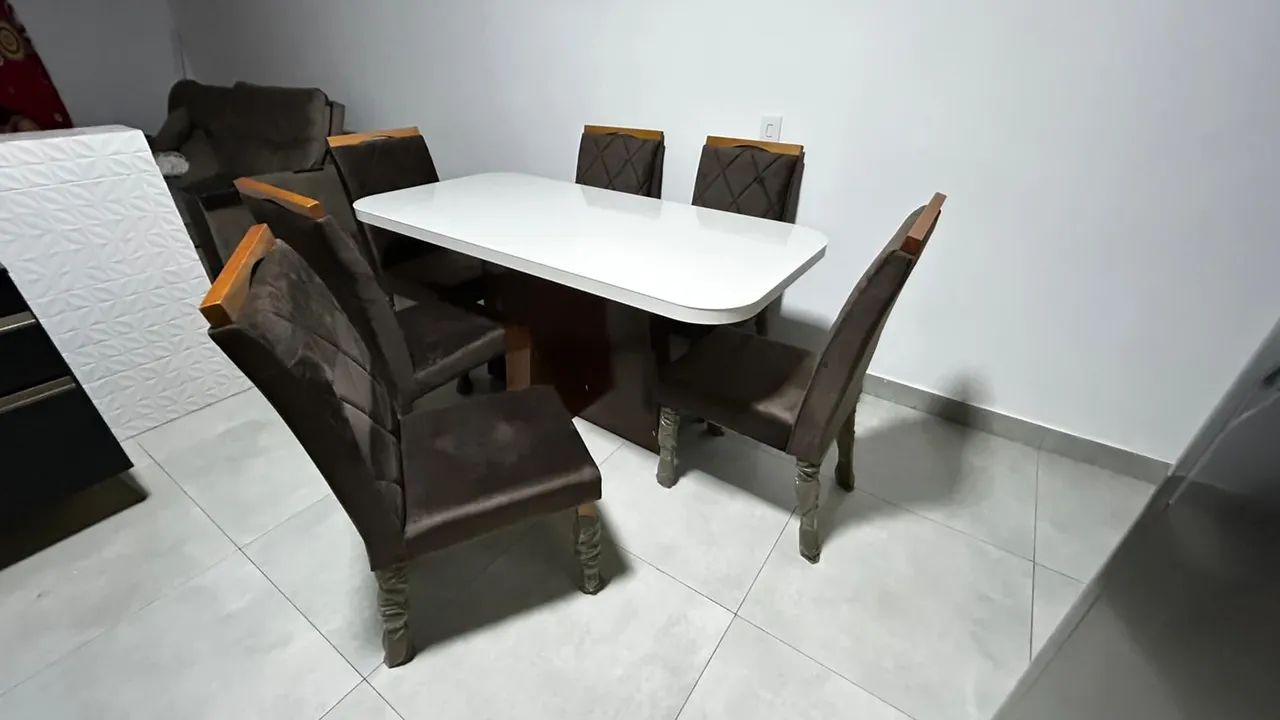 Mesa de 6 lugares MDF ( CADEIRAS EM MADEIRA MACIÇA ) - Foto 2