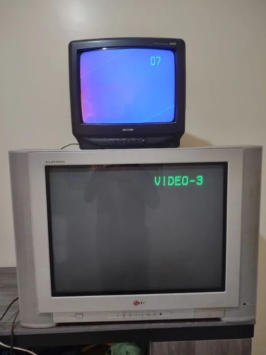 Vendo duas TVs de tubo funcionando