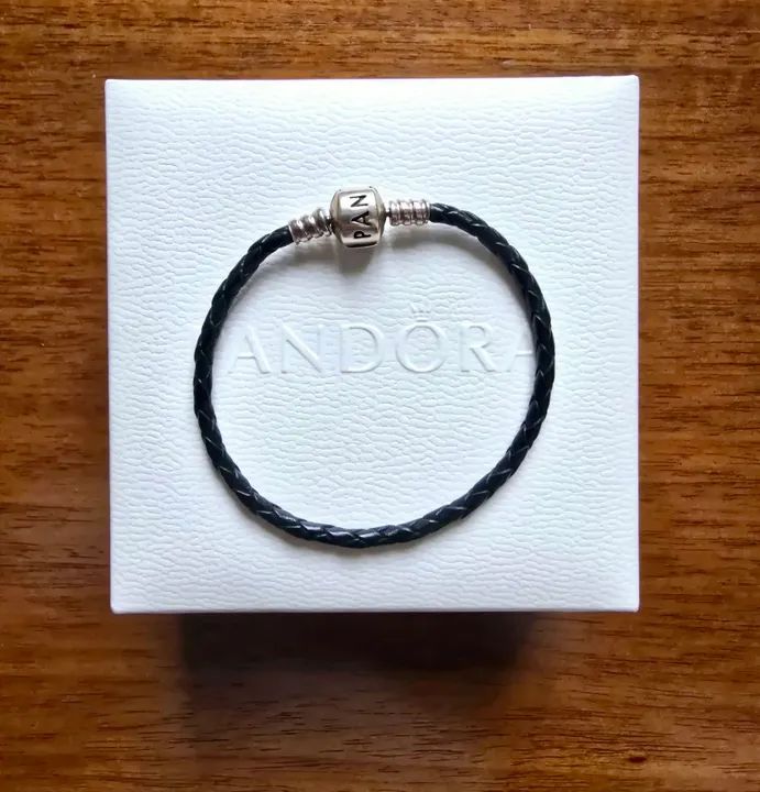 Pulseira Pandora Original em Couro