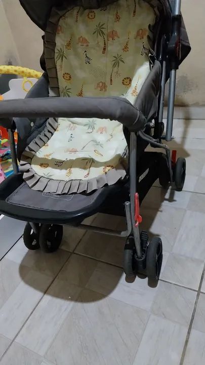 Carrinho de bebê semi-novo  - Foto 2