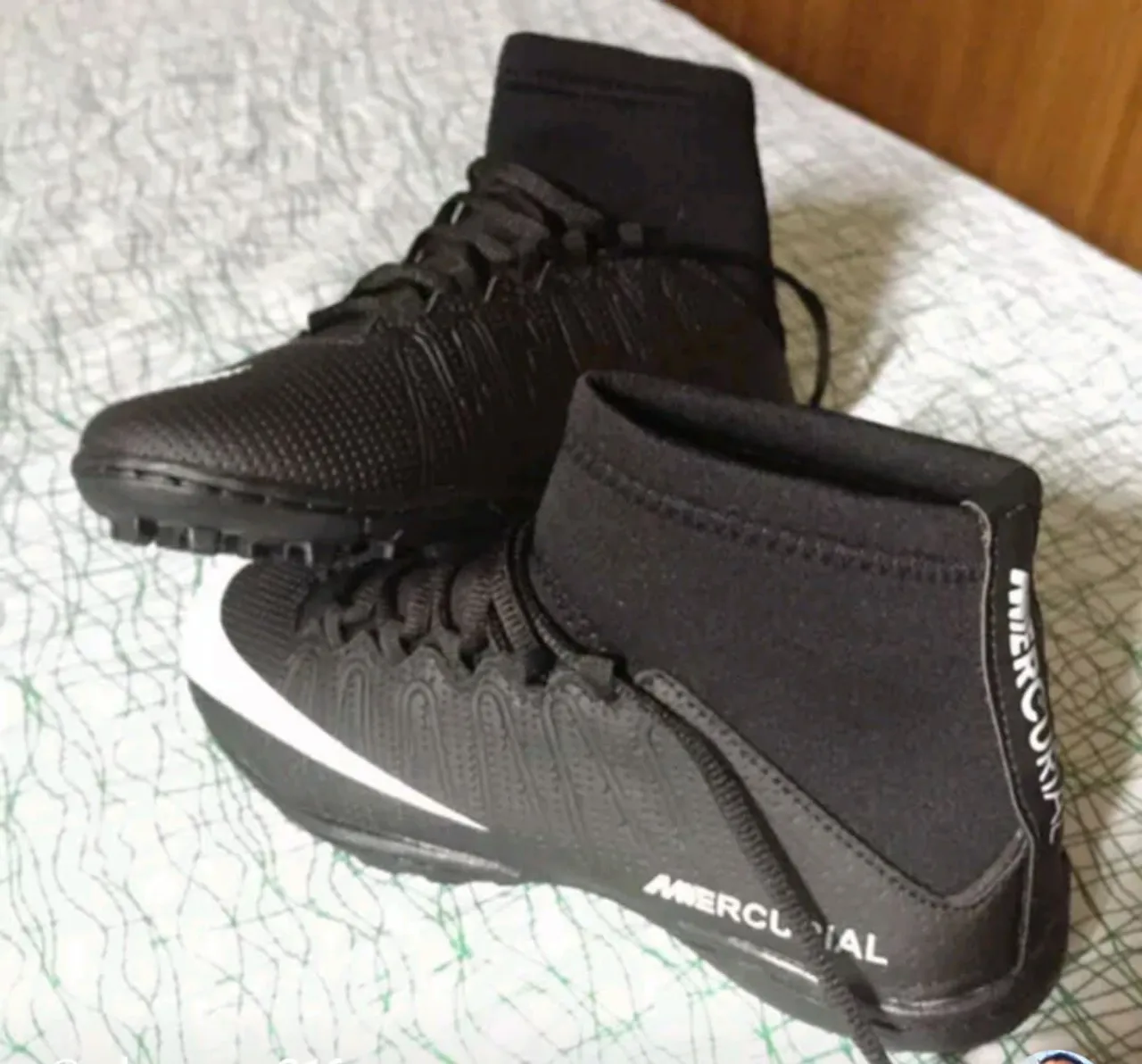 Chuteiras Nike CR7 botinha