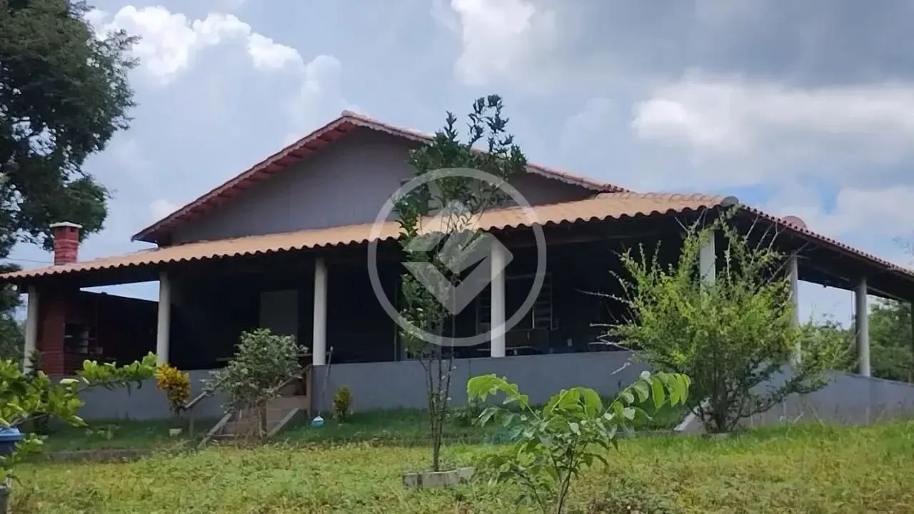 Chácara de 6,080 m2 em Varjão 7 km de chão e de Varjão, casa com 3 quartos e 2 suite codig