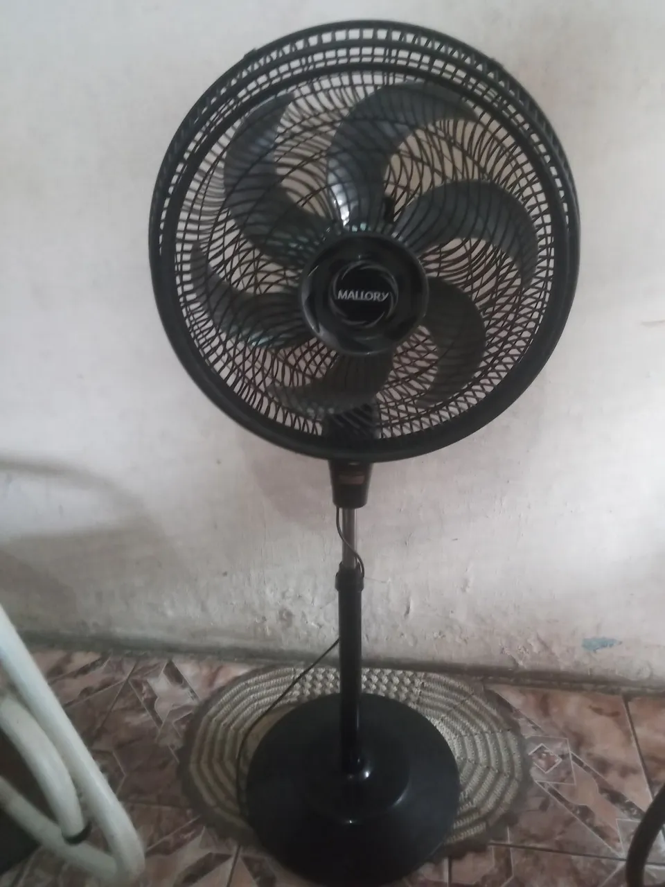 Ventilador de coluna MALLORY de 40cm funcionando perfeitamente 