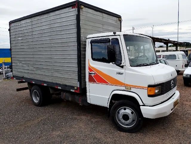 MB 709 bau 4,18 x 2,30 altura ( por fora) super conservado , em excelente estado, 1991    