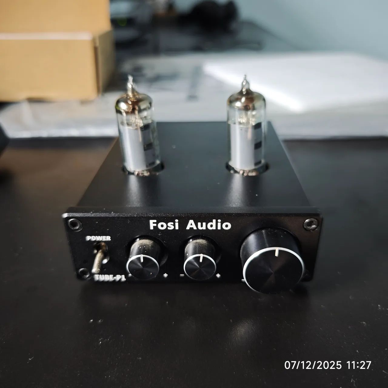 Pré amplificador valvulado FOSI semi-novo e pouco usado.