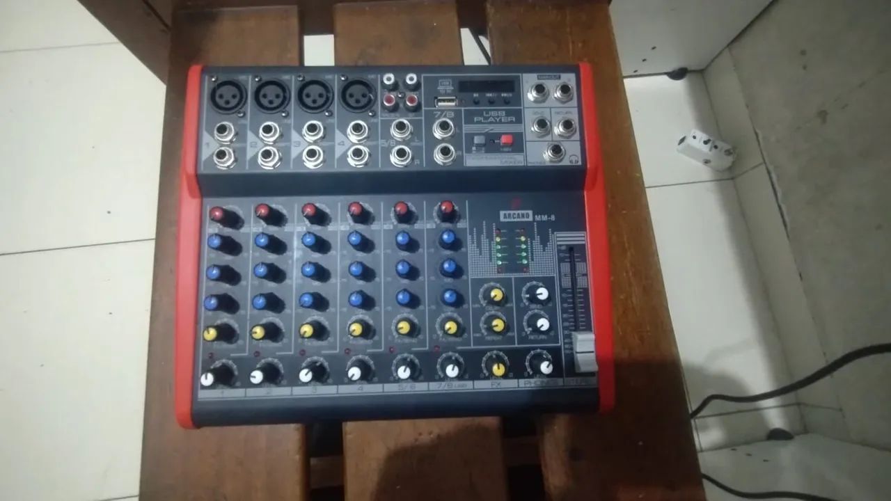 Mesa de Som 8 Canais Arcano MM-8