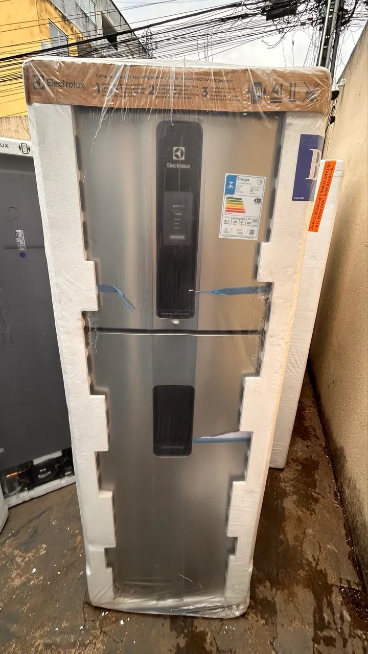 GELADEIRA IW43S COM DISPENSER DE ÁGUA NA PORTA 390LITROS