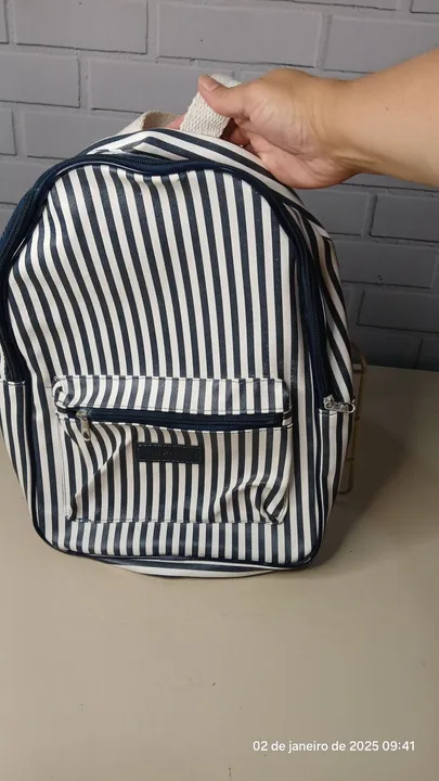 Mochila listrada azul e branca