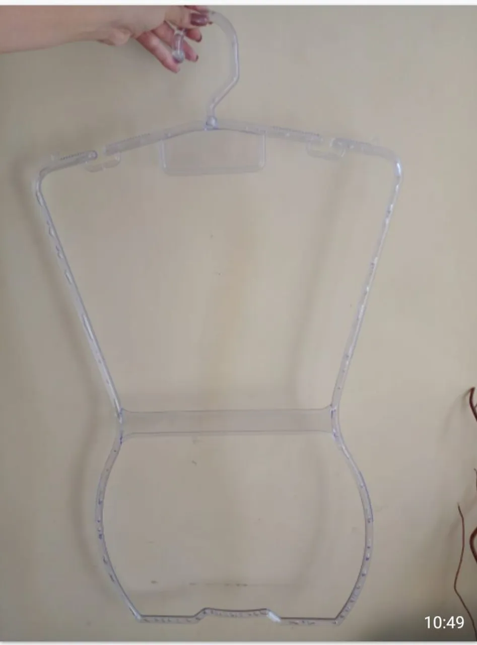 Cabide modelador de roupas possuo 6 unidades