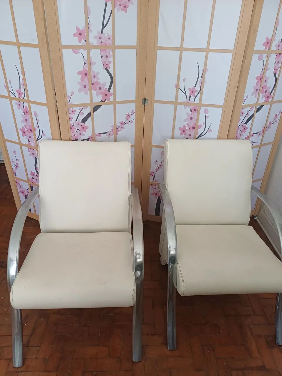 Poltronas Modernas em Couro Sintético - Foto 2