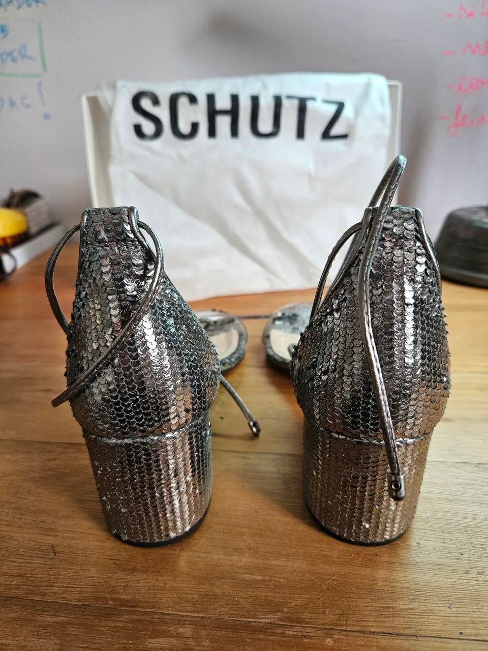 Sandálias Schutz couro prata velho - Foto 3