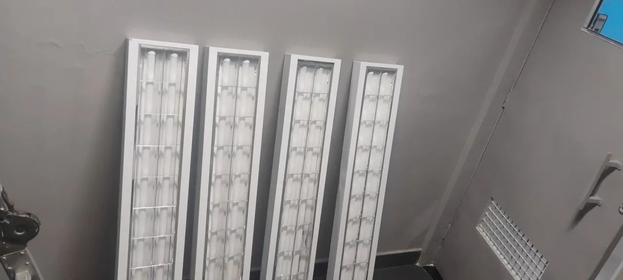 04 Luminária de sobrepor aletada para 2 lâmpadas TuboLED de 18W - 120cm - T8 - Foto 5