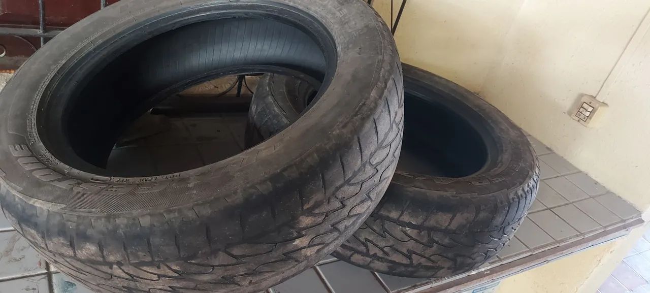 Dois pneus usados 205/60 R16 Bridgestone - Foto 2