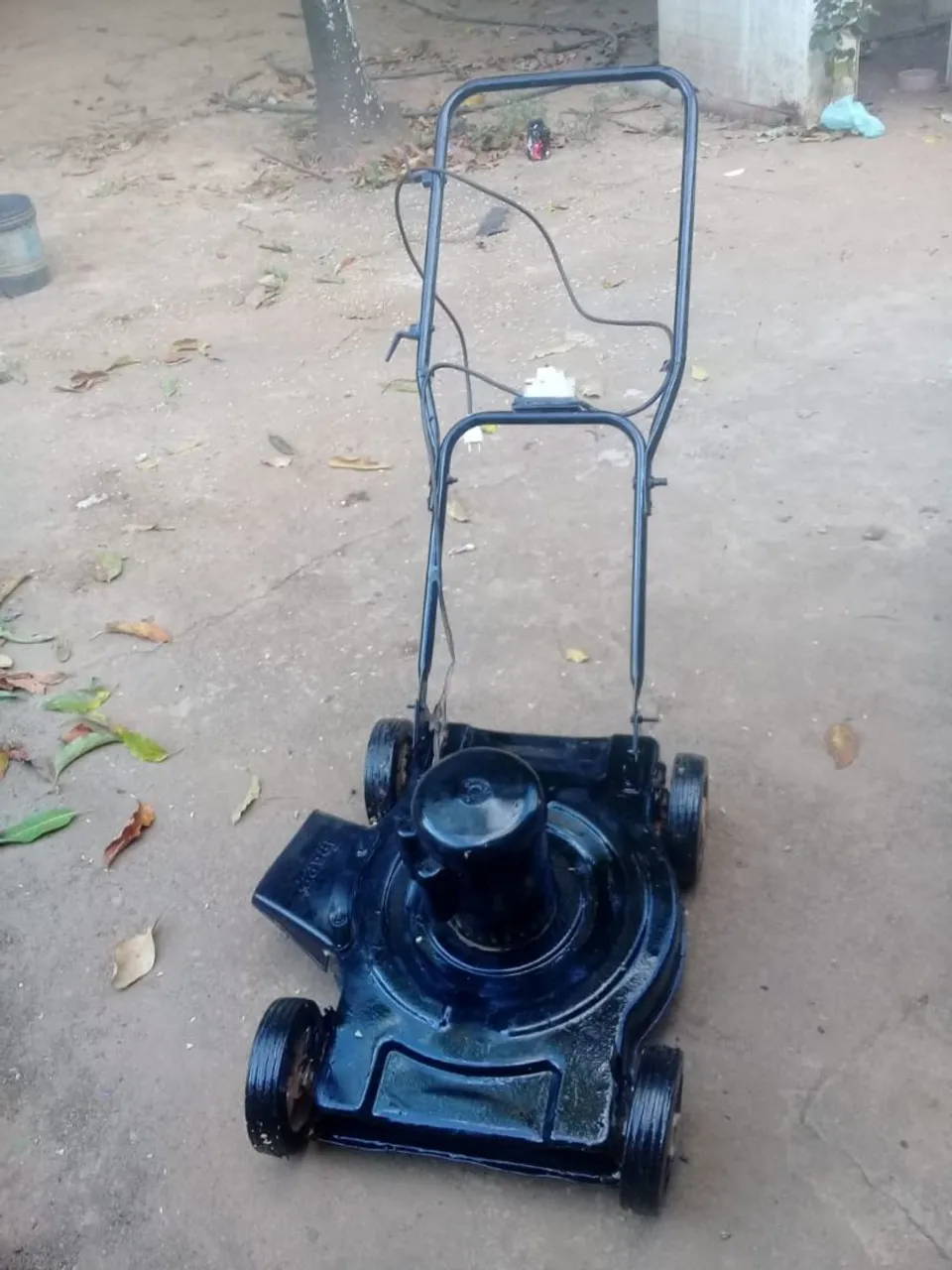 Cortador de grama elétrico - Bom estado!
