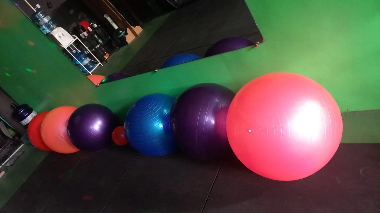 Bolas de Ginástica de Diversas Cores