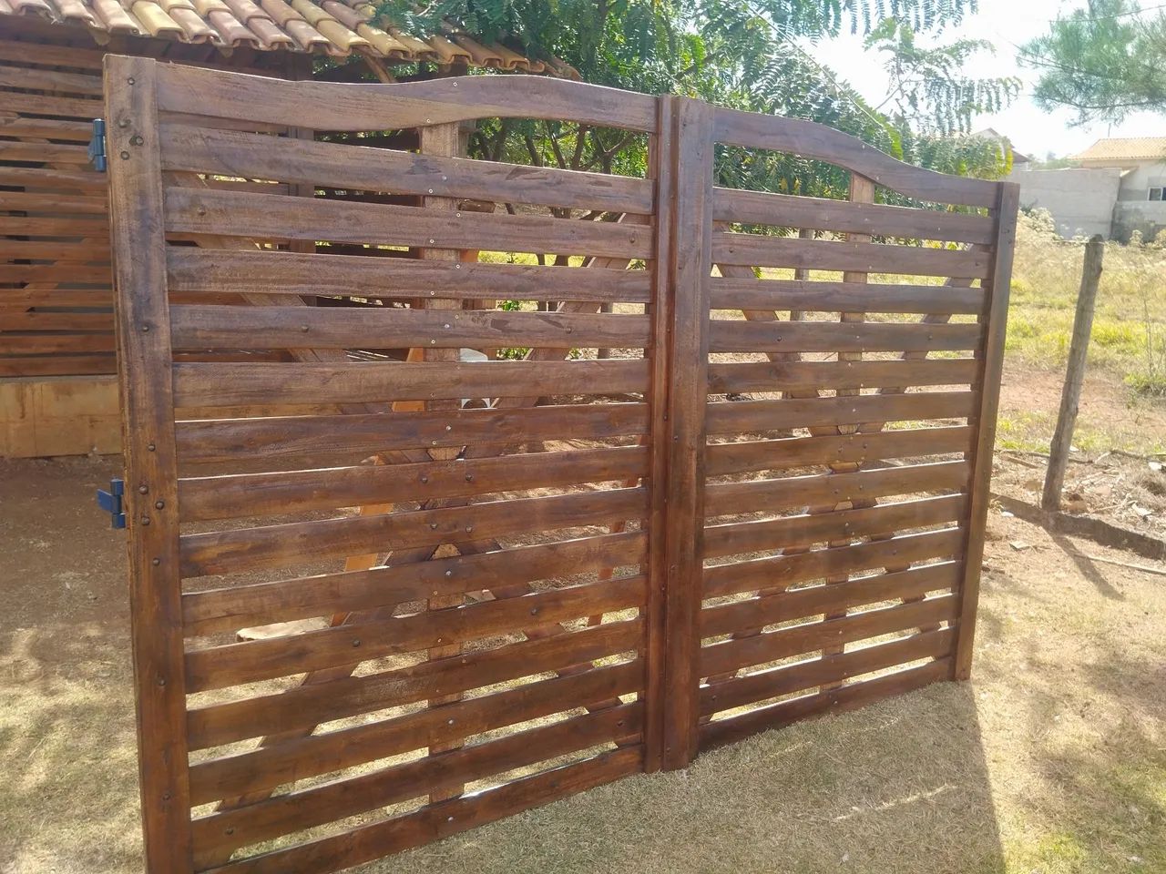 PORTÃO DE MADEIRA MACIÇA DIRETO DA FÁBRICA 64231157963777123