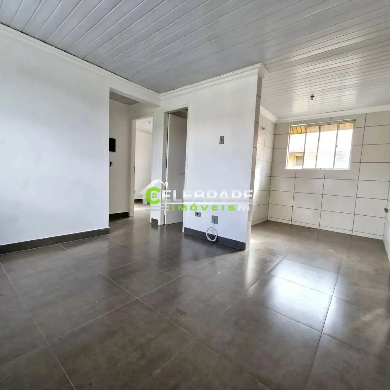 APARTAMENTO NO SANTA CÂNDIDA, 02 QUARTOS, ÓTIMA LOCALIZAÇÃO.