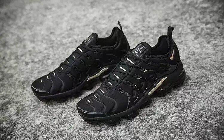 Nike Air VaporMax Plus - Preto - Foto 4