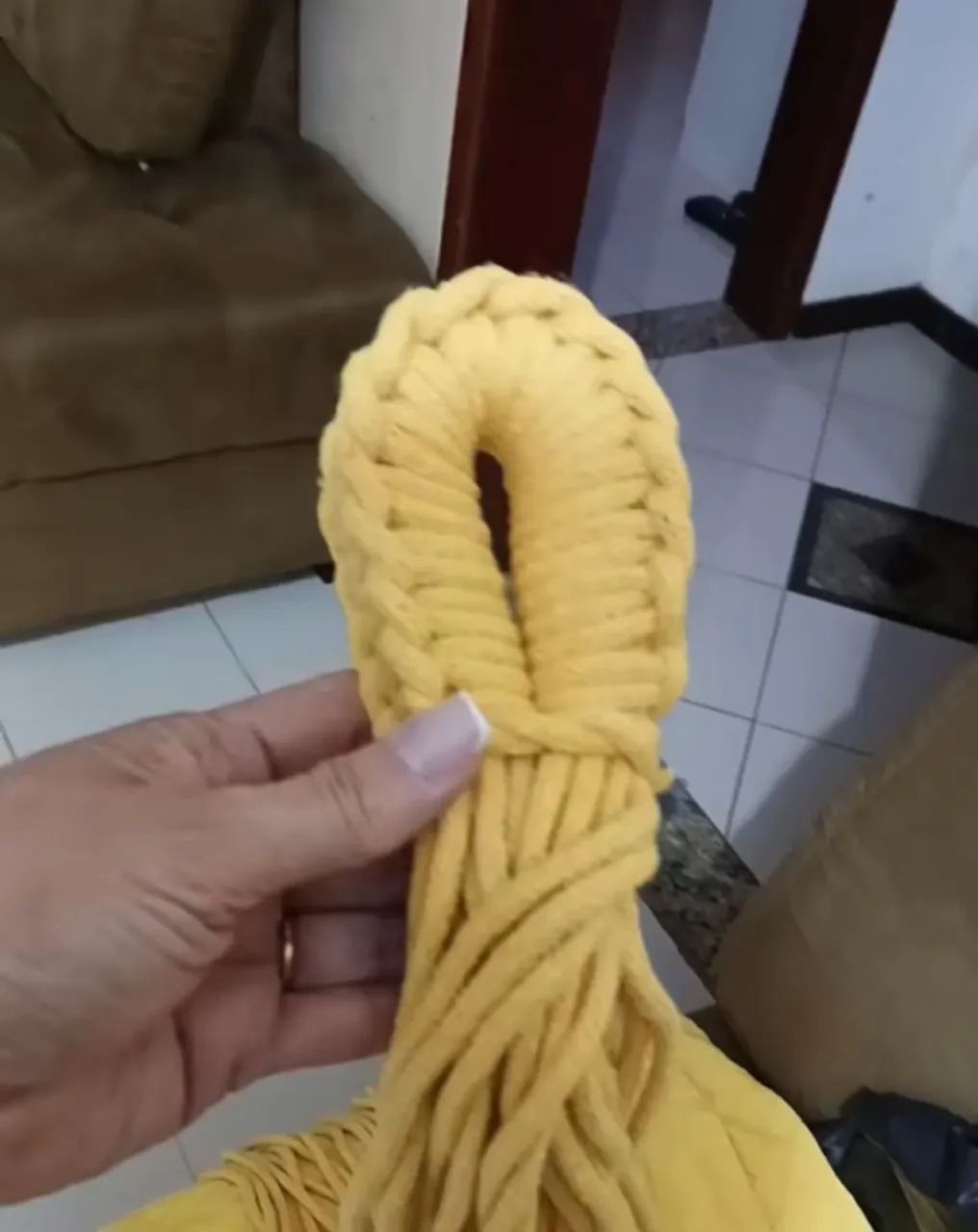 Rede de descanso de crochet amarela - Foto 5