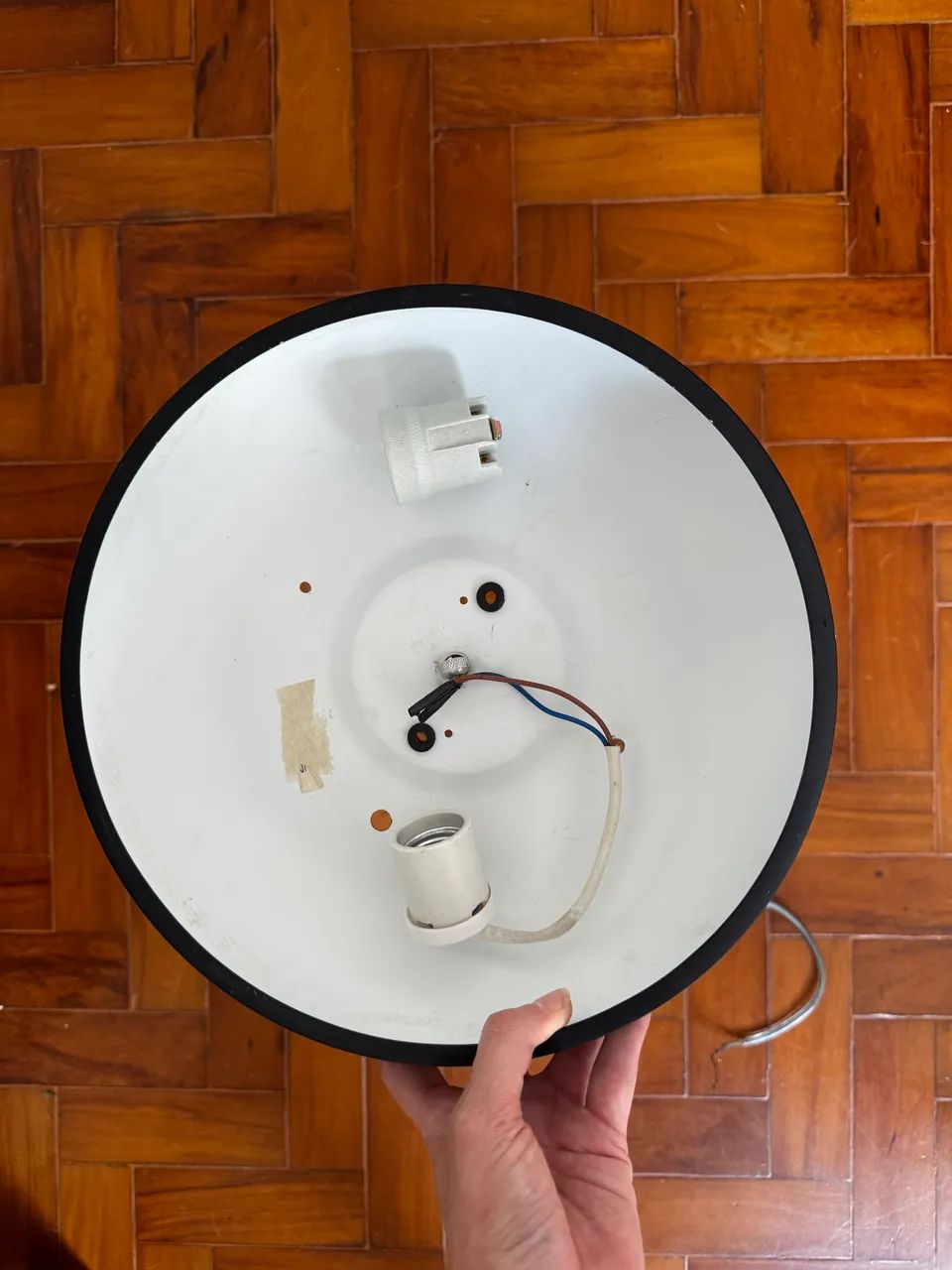 Luminária plafon de sobrepor redondo preto Ø29X9,5cm -  Alumínio e acrílico - Victoria - Foto 5