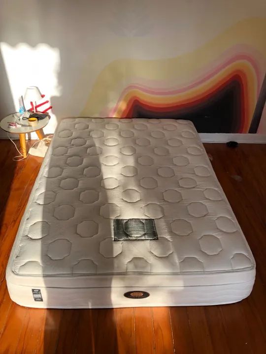 Colchão de Casal - Marca Simmons 