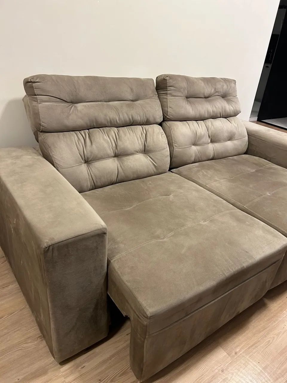 SOFÁ RETRÁTIL E RECLINÁVEL SUEDE BEGE 