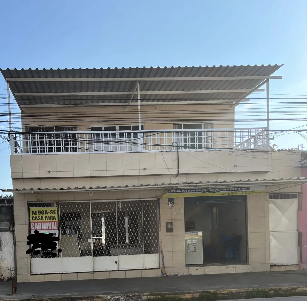 Carnaval, Casa com 5 Quartos e 5 WCs.