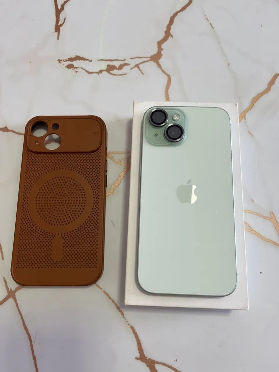 iPhone 15, 256GB. 3 meses garantia