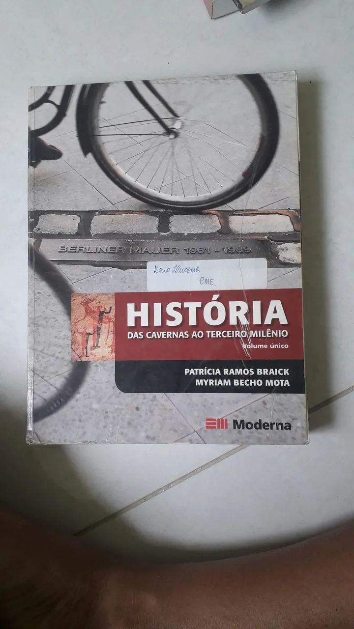 Livro História: Das Cavernas ao Terceiro Milênio