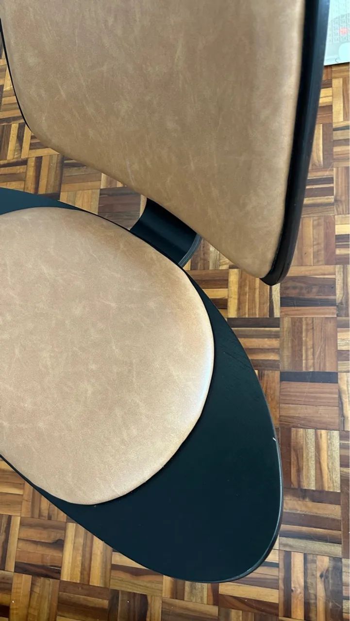 Cadeira de design moderno em couro e madeira - Foto 5