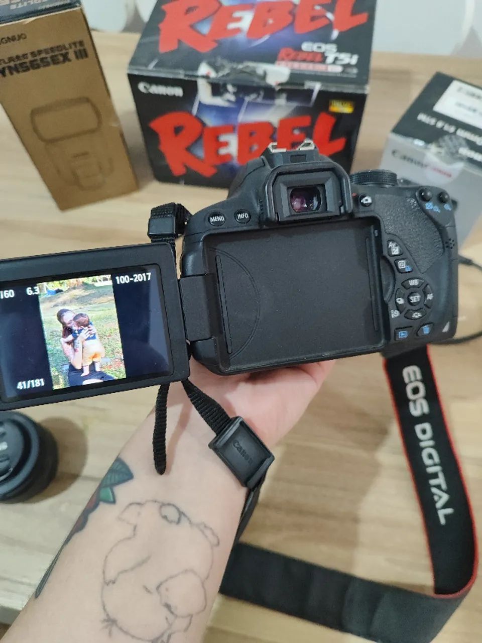 Canon T5i com Lente 18-55mm, Lente 50mm e Flash e Acessórios Extras | Kit Completo - Foto 3