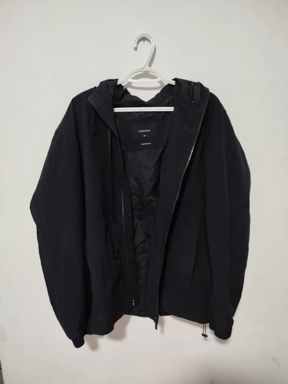 Jaqueta preta com capuz - Foto 2