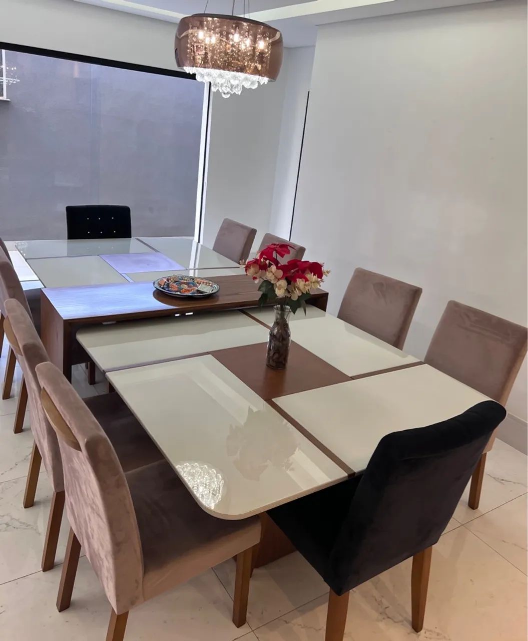 Mesa de Jantar Elegante com Detalhes em Madeira e Vidro - Foto 2