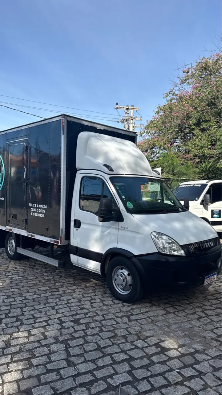 Iveco 2013 impecável ar gelando