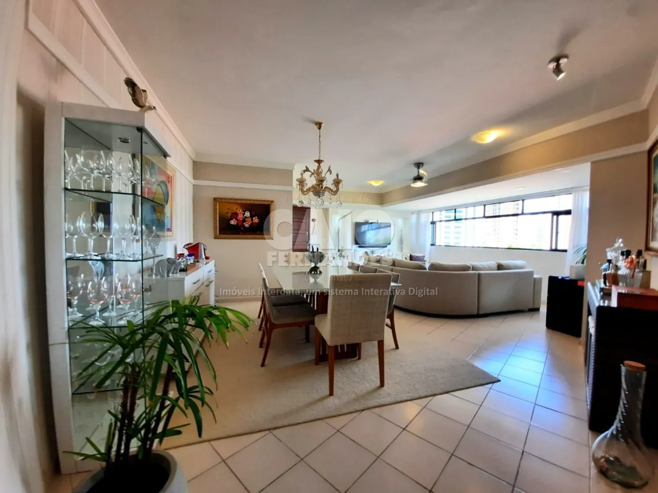 Apartamento no condomínio Almério de Paiva