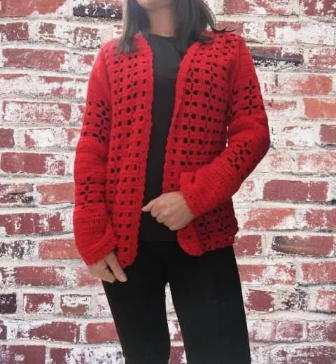 BLUSA COM ABERTURA FRONTAL EM CROCHE VERMELHO