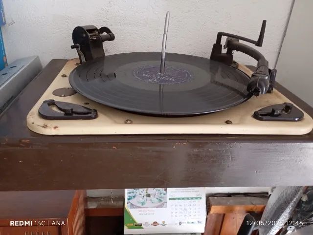 Rádio e vitrola vintage  - Foto 2