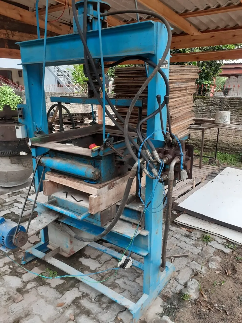 Máquina hidráulica para PVS e bloco de concreto.